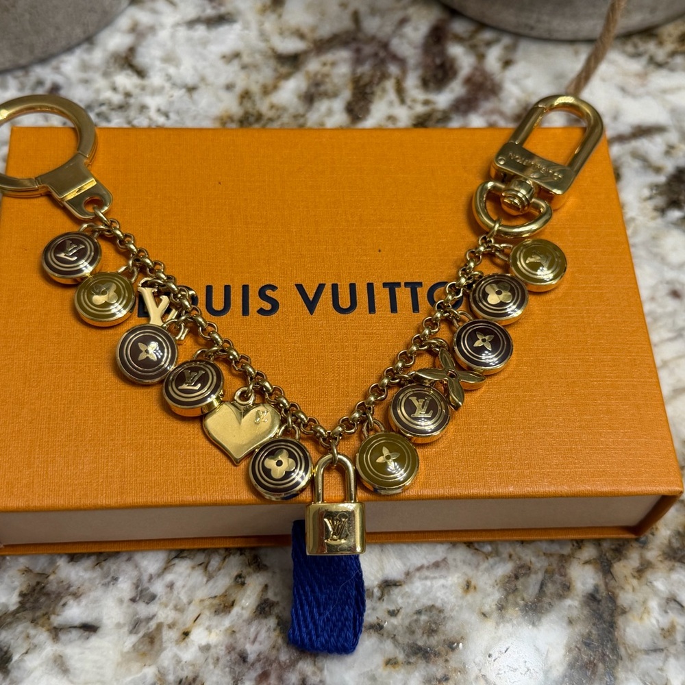 EUC- Louis Vuitton Porte Cles Chaine Pastille Bag Charm -8.7 Inch